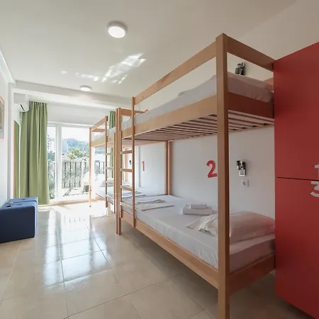 88 Hostel *