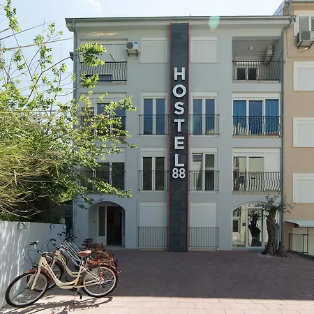88 Hostel *